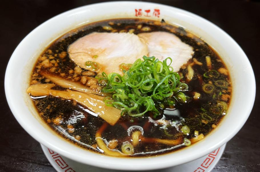 麺工房きわみや「ブラックらーめん太麺」(税込850円) 麺工房きわみや「ブラックらーめん太麺」(税込850円)