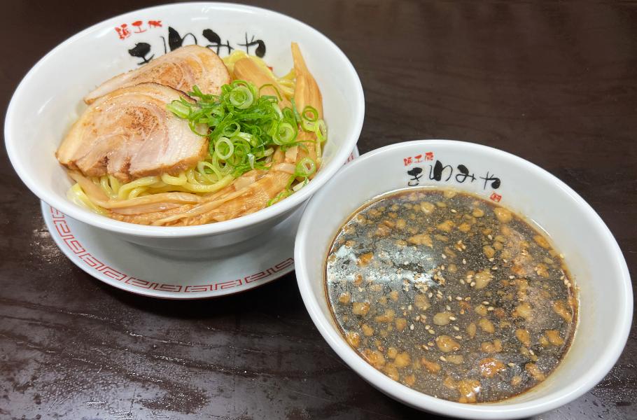 麺工房きわみや「ブラックらーめん太麺」(税込850円) 麺工房きわみや「ブラックらーめん太麺」(税込850円)